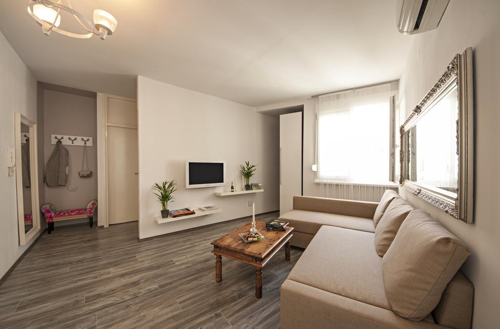 City Smart Apartment Split Room photo
